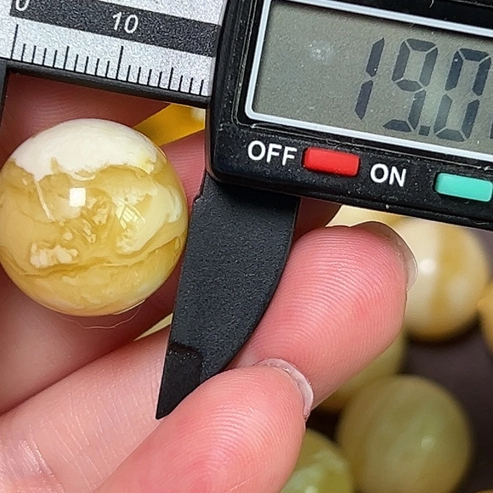 蜜蜡未镶嵌裸石216微瑕