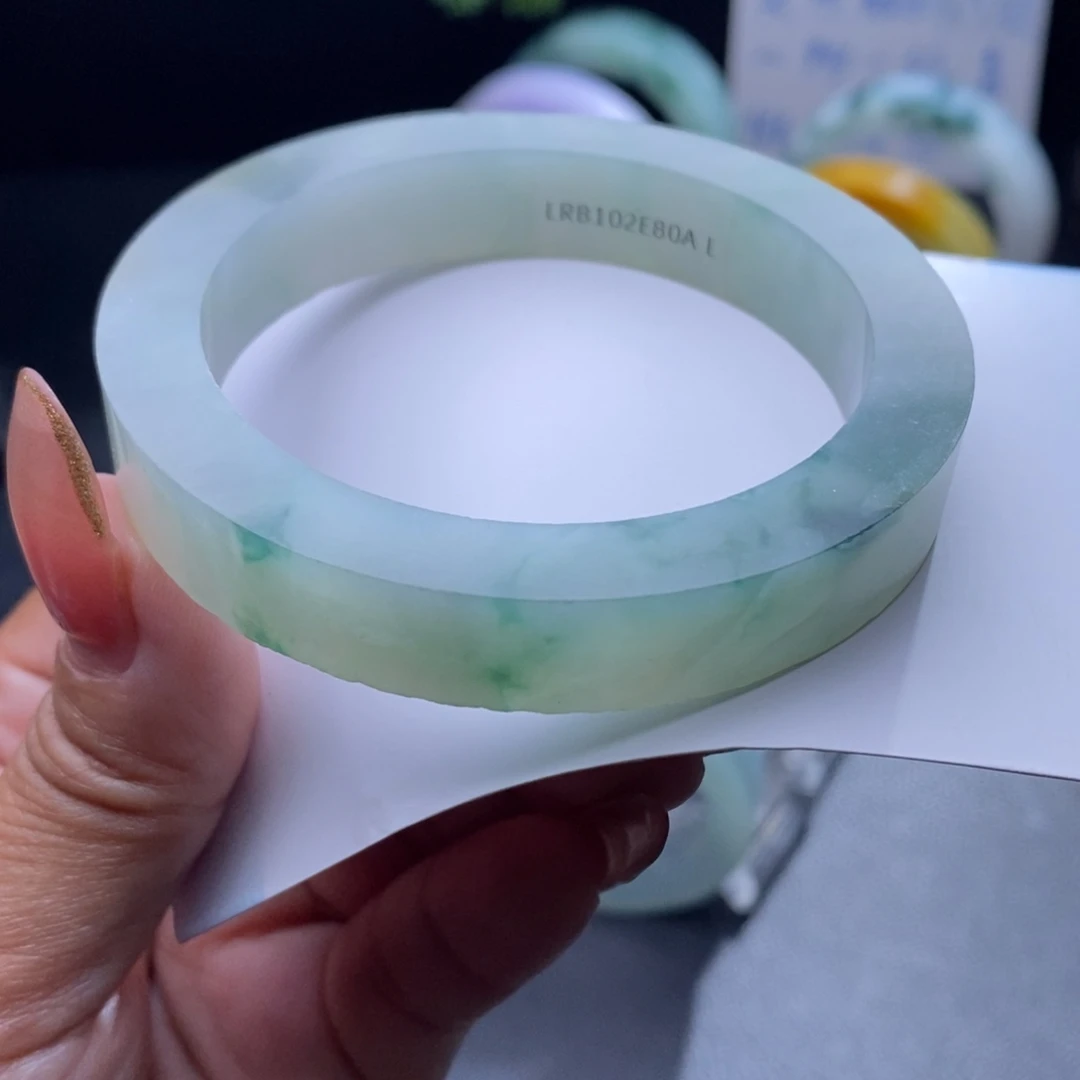 定制翡翠未镶嵌翡翠手镯