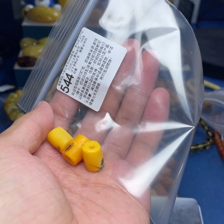 未镶嵌琥珀珠宝奇石