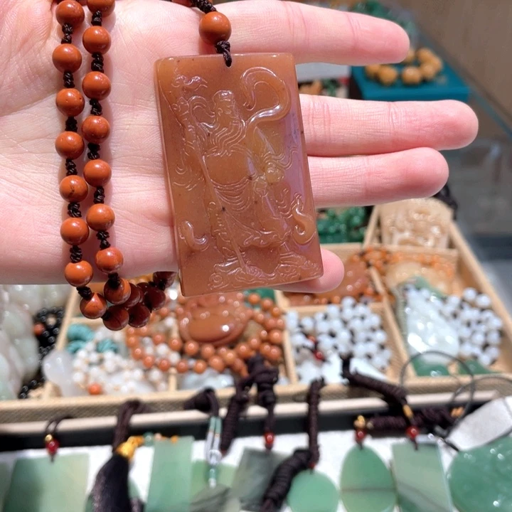 石英质玉未镶嵌颈饰