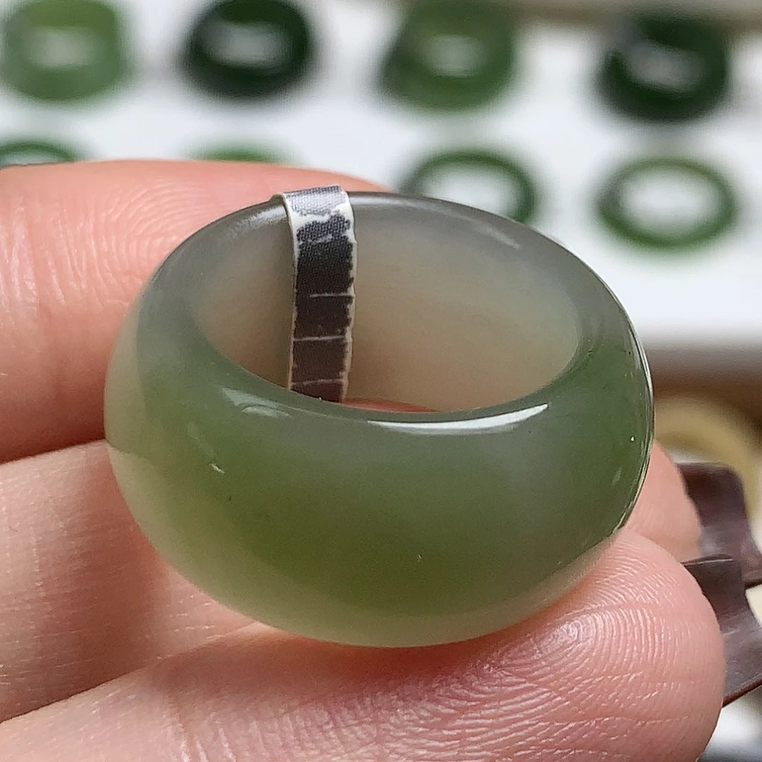 未镶嵌戒指和田玉