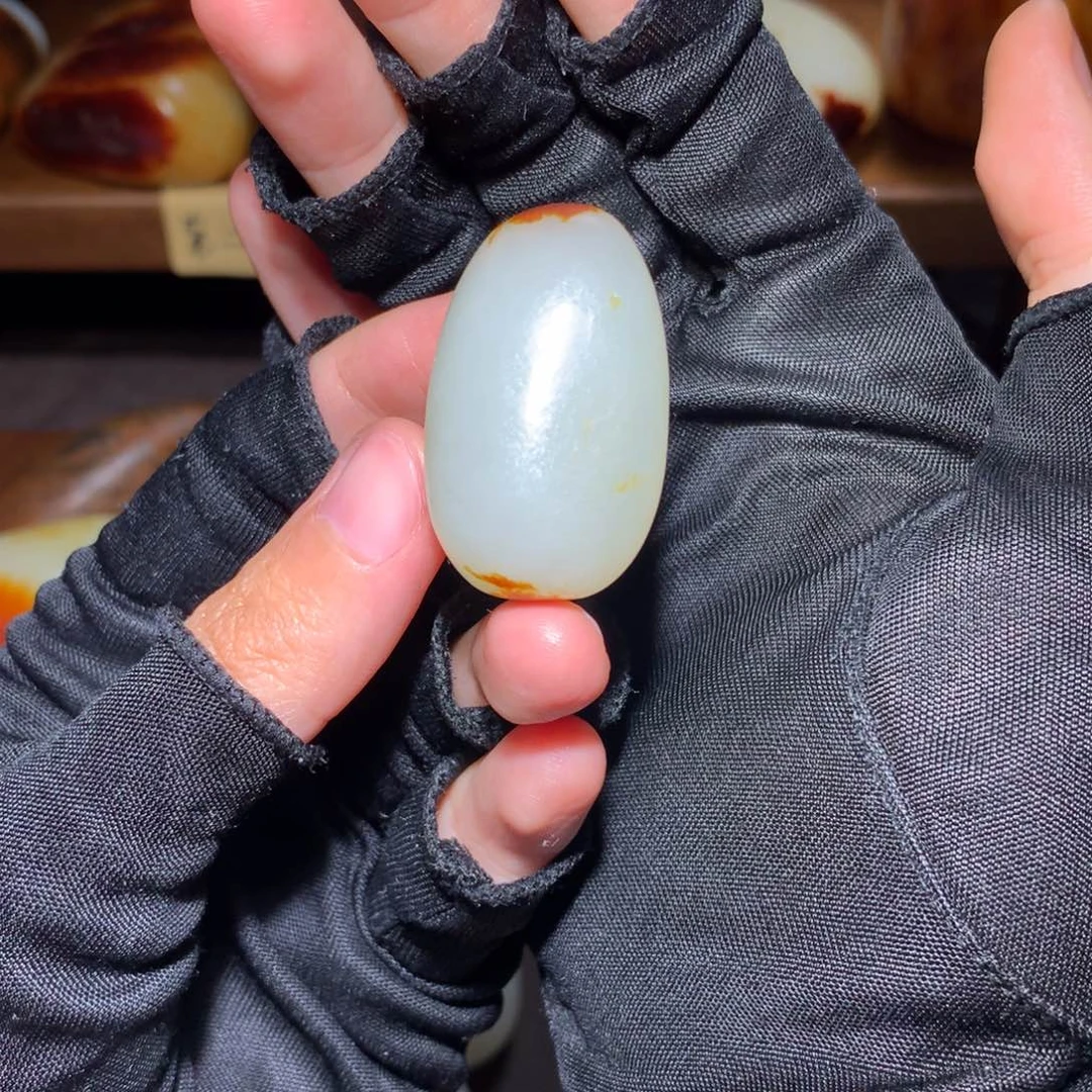 嗨***杨和田玉未镶嵌颈饰