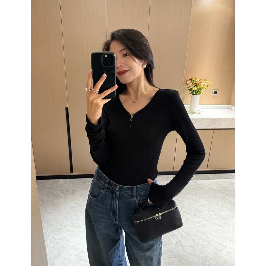 法式博主气质修身V领羊毛长袖弹力针织衫女显瘦上衣黑白色打底衫