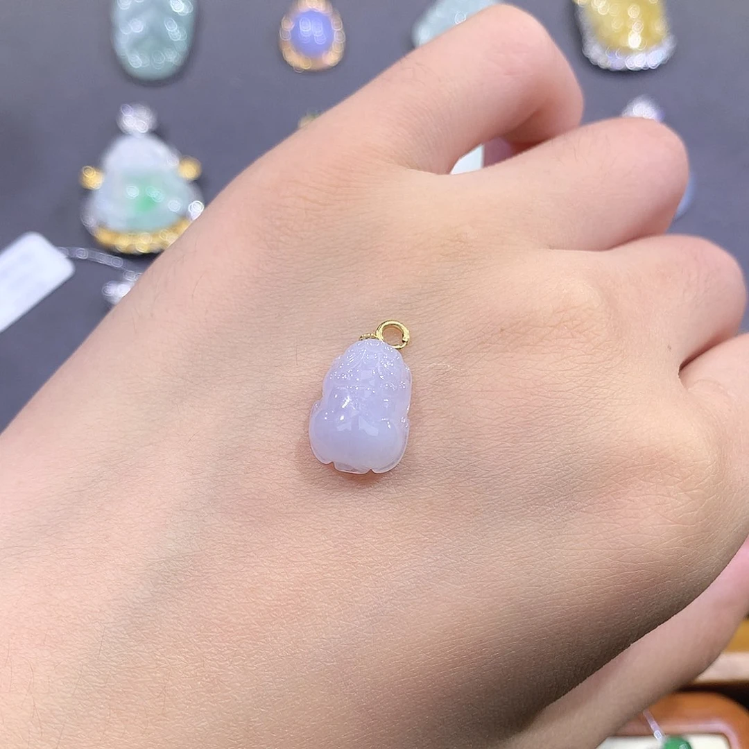 颈饰18K金镶嵌翡翠貔貅吊坠