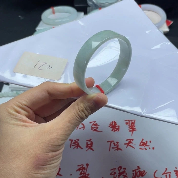 翡翠手镯未镶嵌天然翡翠手镯