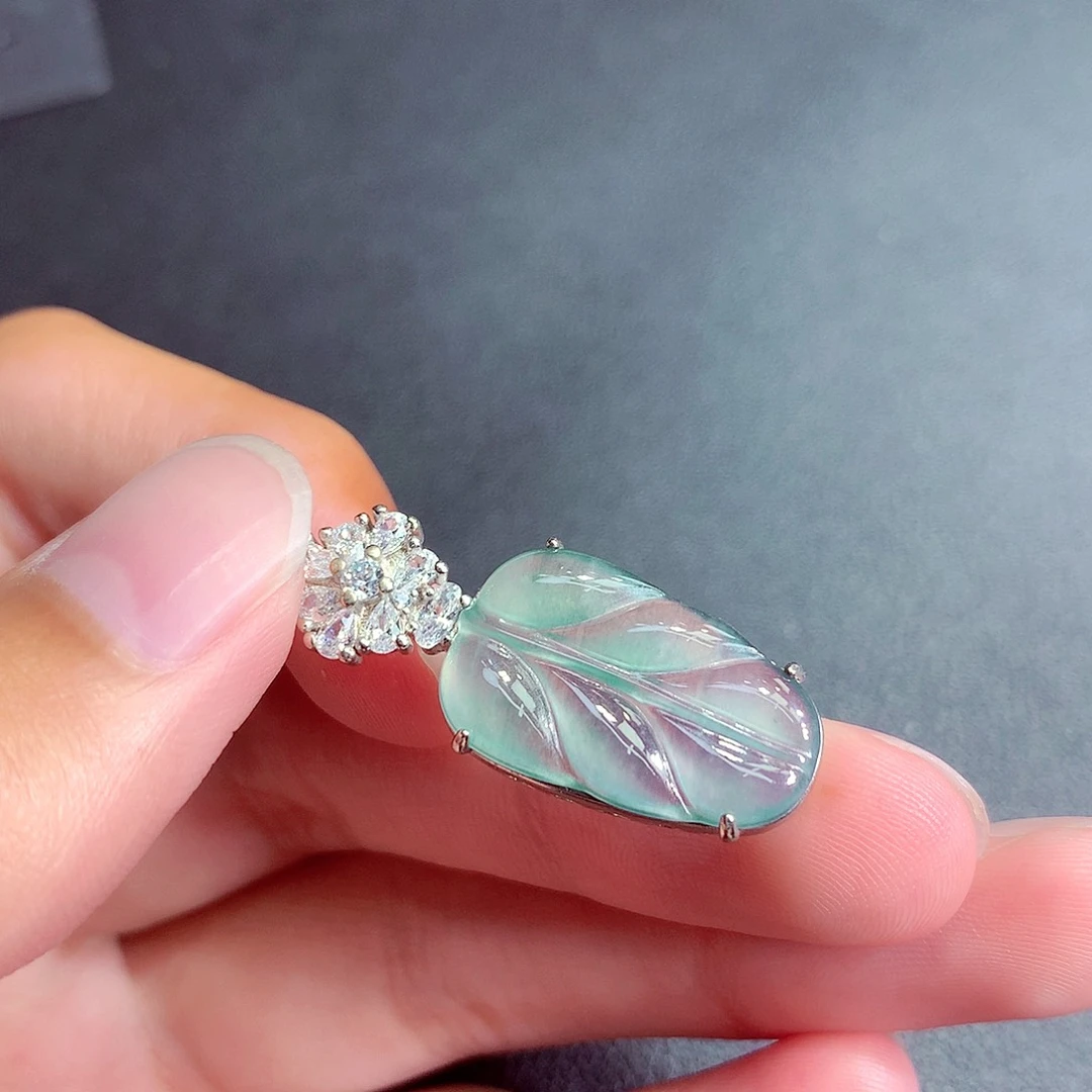 翡翠未镶嵌颈饰挂件