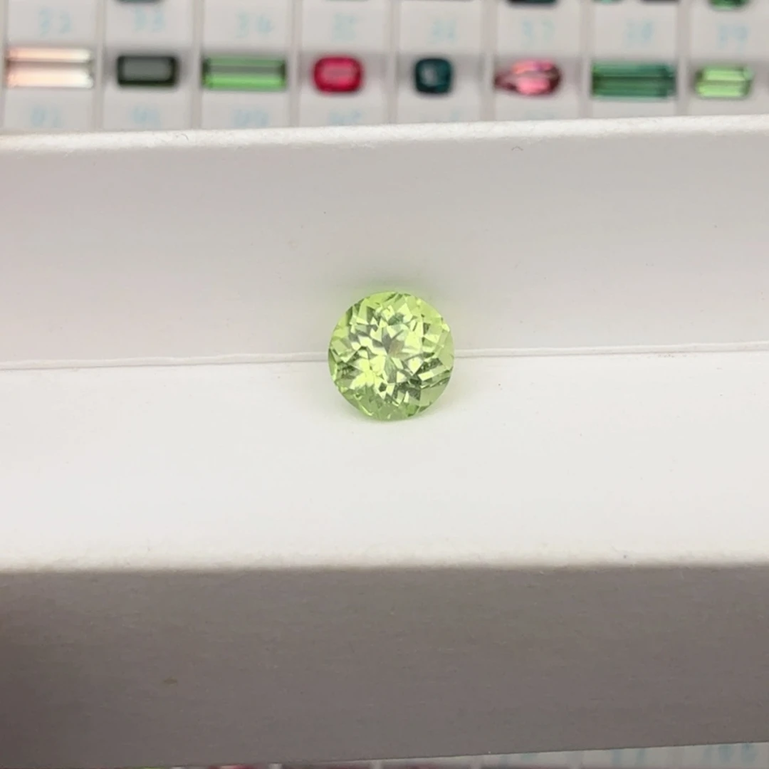 未镶嵌橄榄石笔搁天然2.1克拉