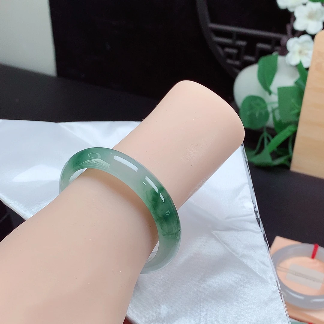未镶嵌手镯（贵妃镯）翡翠5253正圈能戴，高级古典美冰种飘花