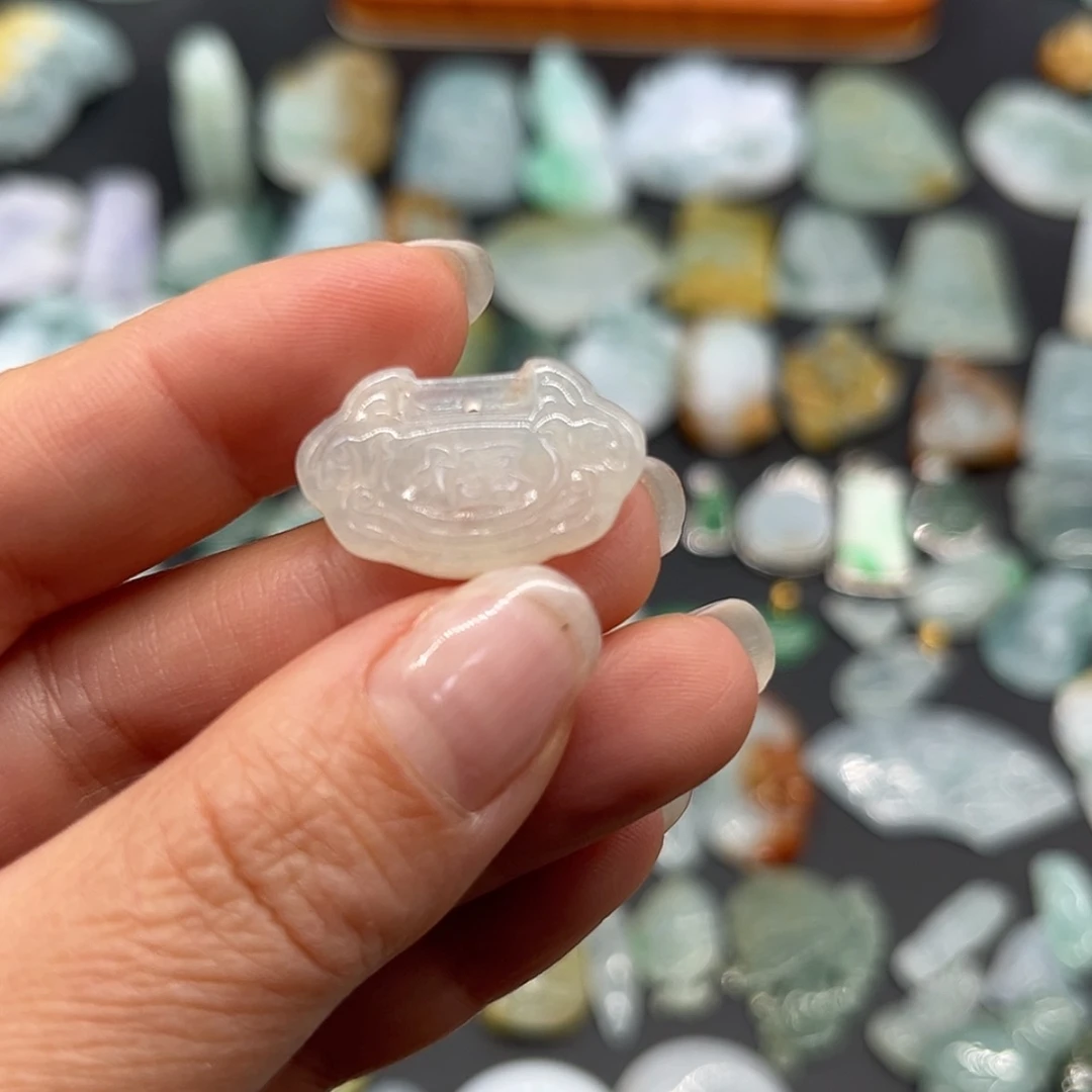 【闪购商品】翡翠颈饰未镶嵌小锁