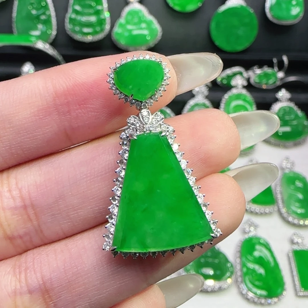 翡翠18K金镶嵌颈饰