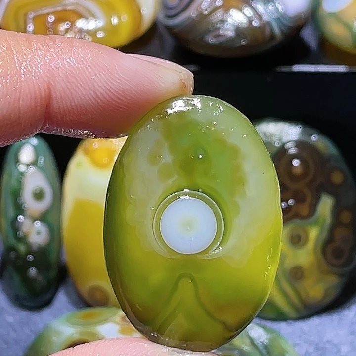 玛瑙/玉髓未镶嵌珠宝奇石