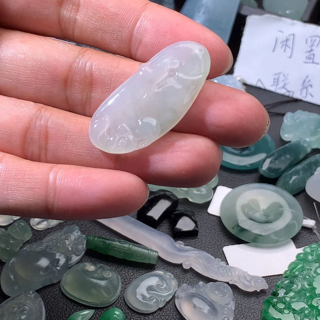 颈饰未镶嵌翡翠挂件