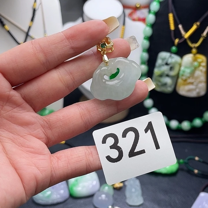 翡翠未镶嵌吊坠(赠链)