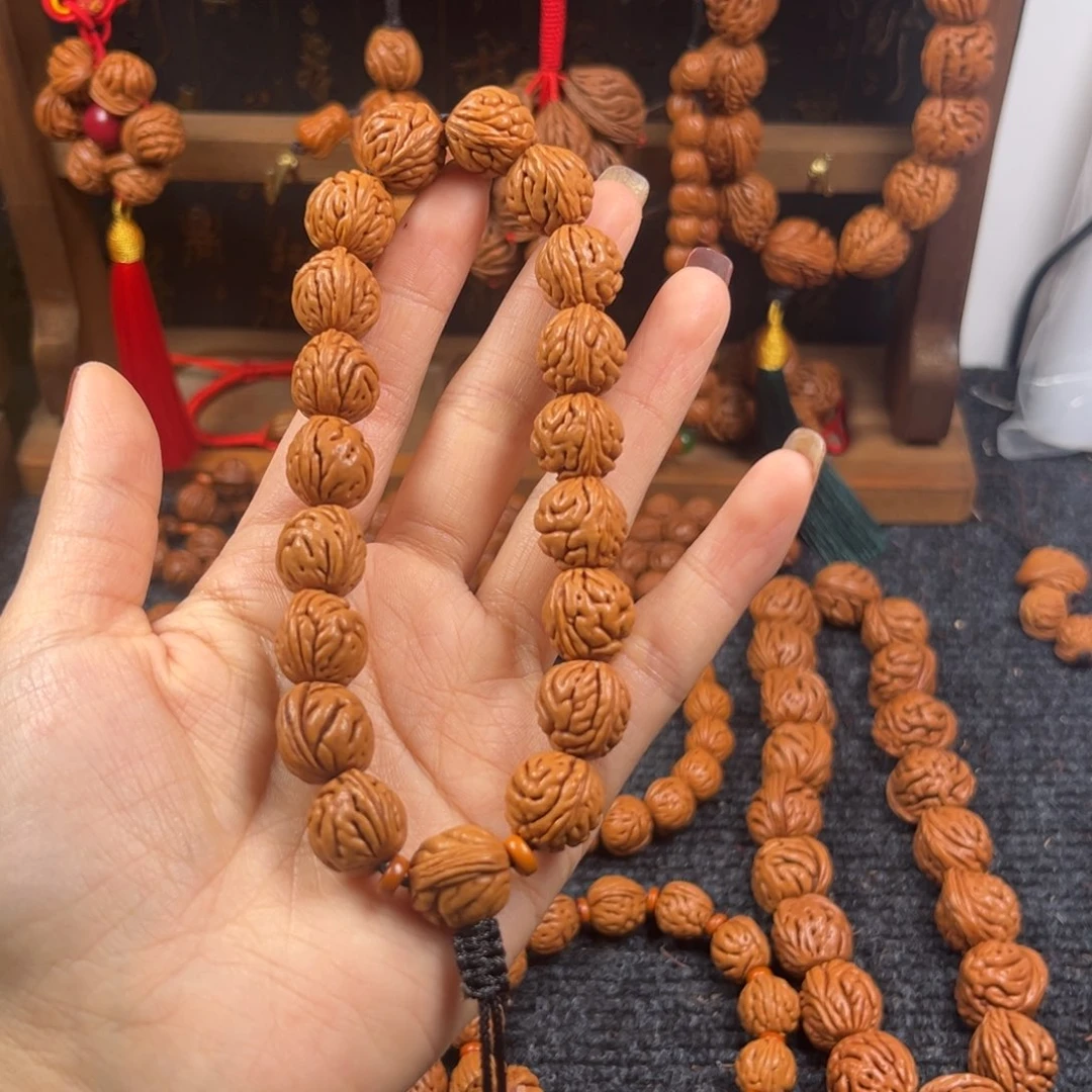 桃核吊坠桃枭手持