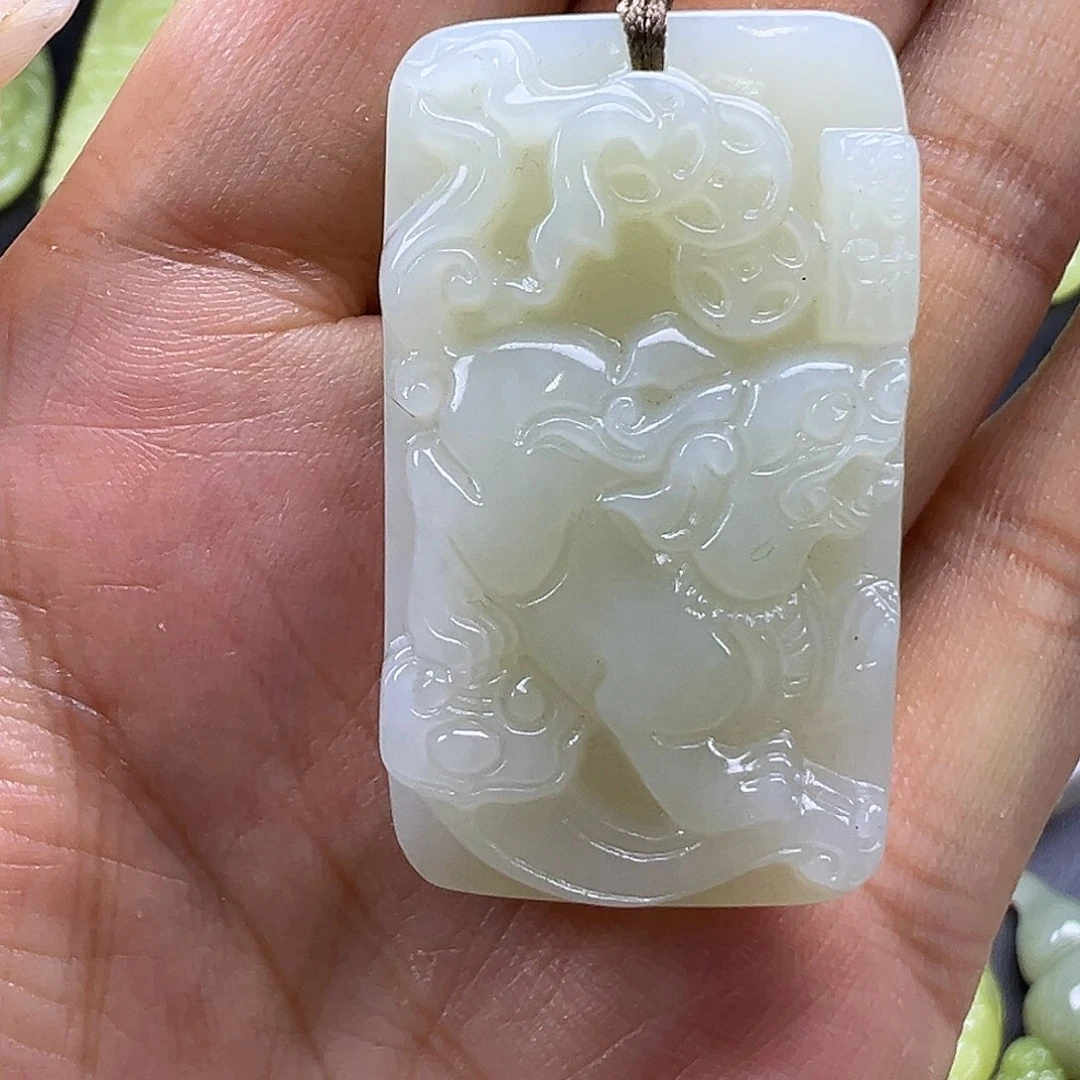 和田玉未镶嵌吊坠(赠链)