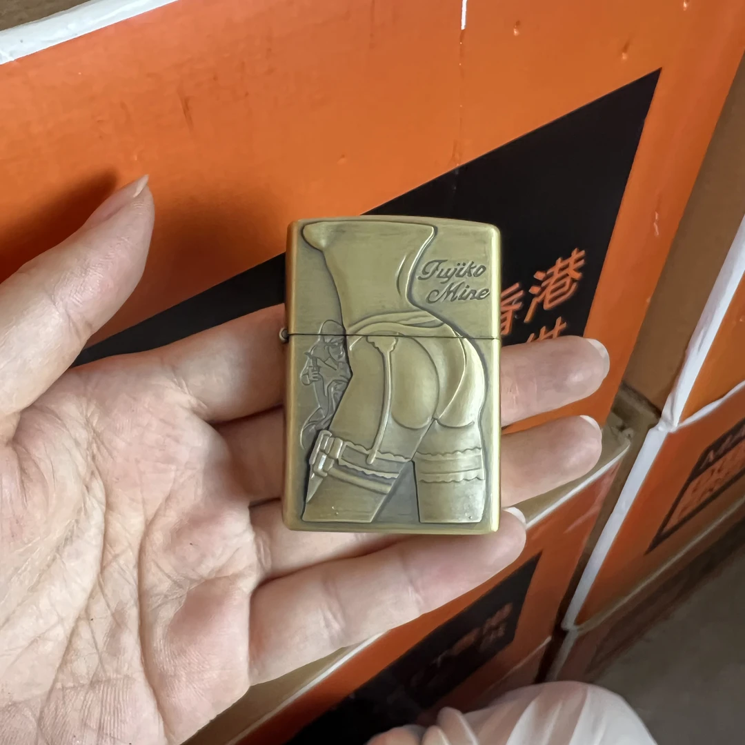 个性美女背影立体浮雕工艺金属复古砂轮点火煤油打火机盔甲机