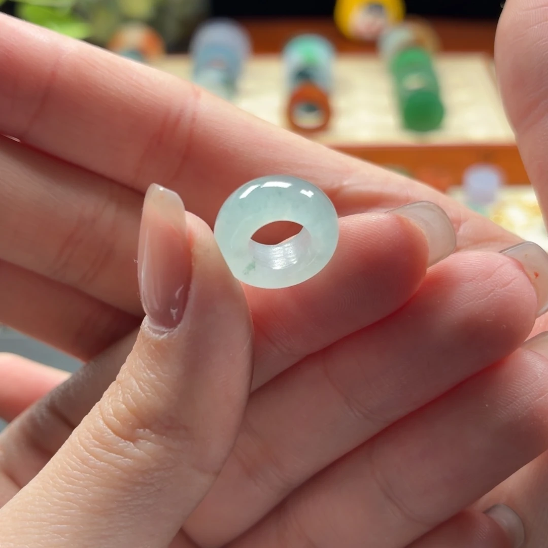 颈饰未镶嵌翡翠浅蓝冰飘花 内孔7mm