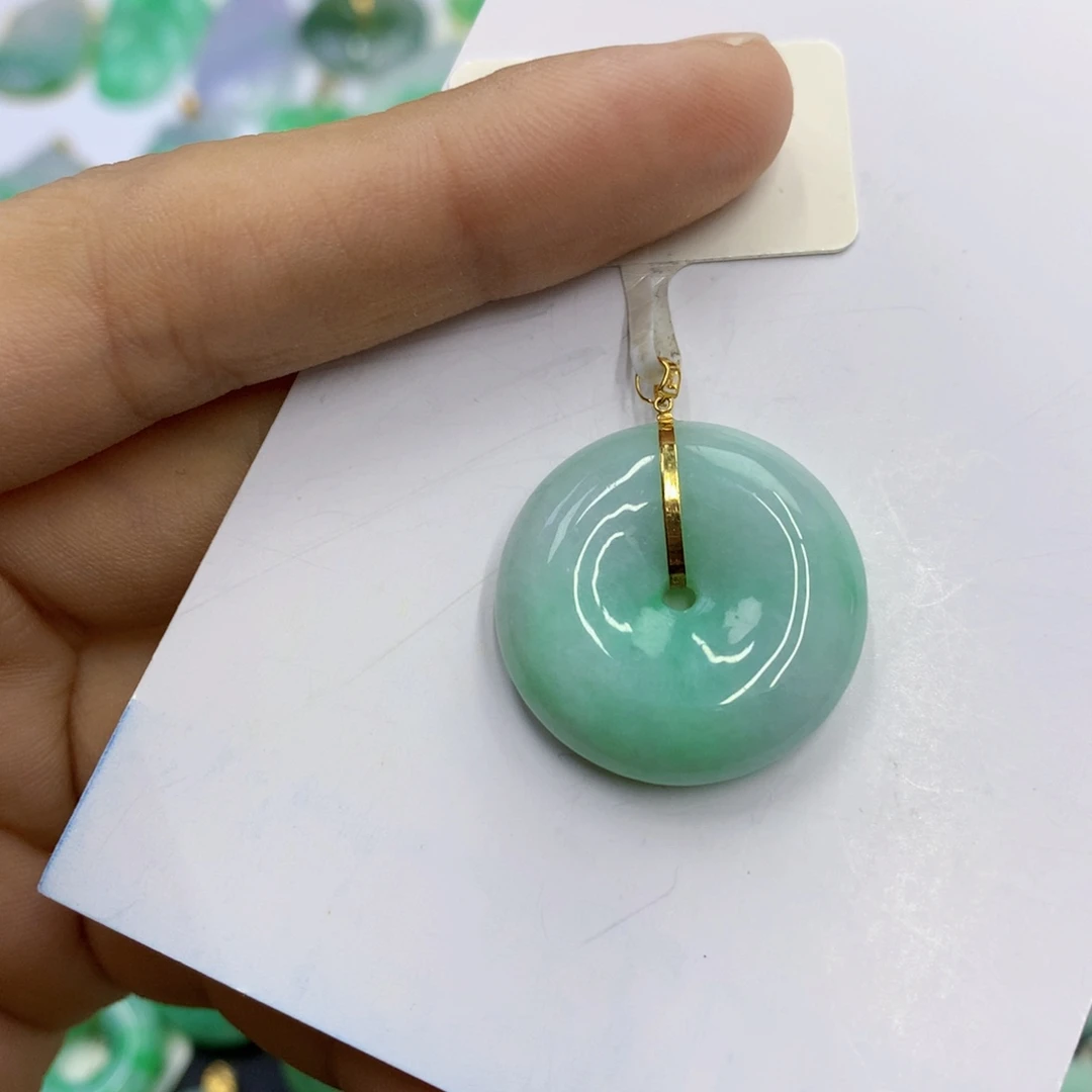 翡翠18K金镶嵌颈饰翡翠