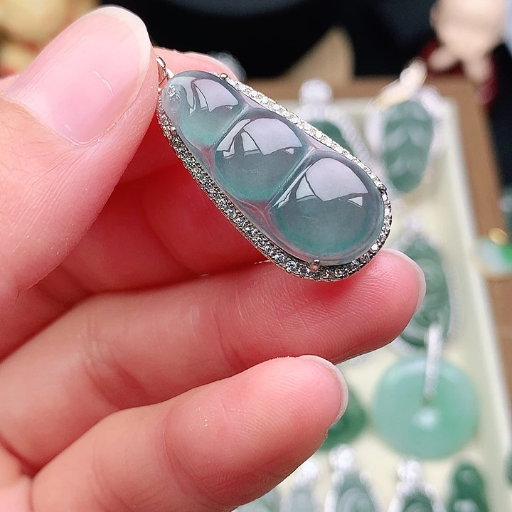 颈饰未镶嵌翡翠吊坠