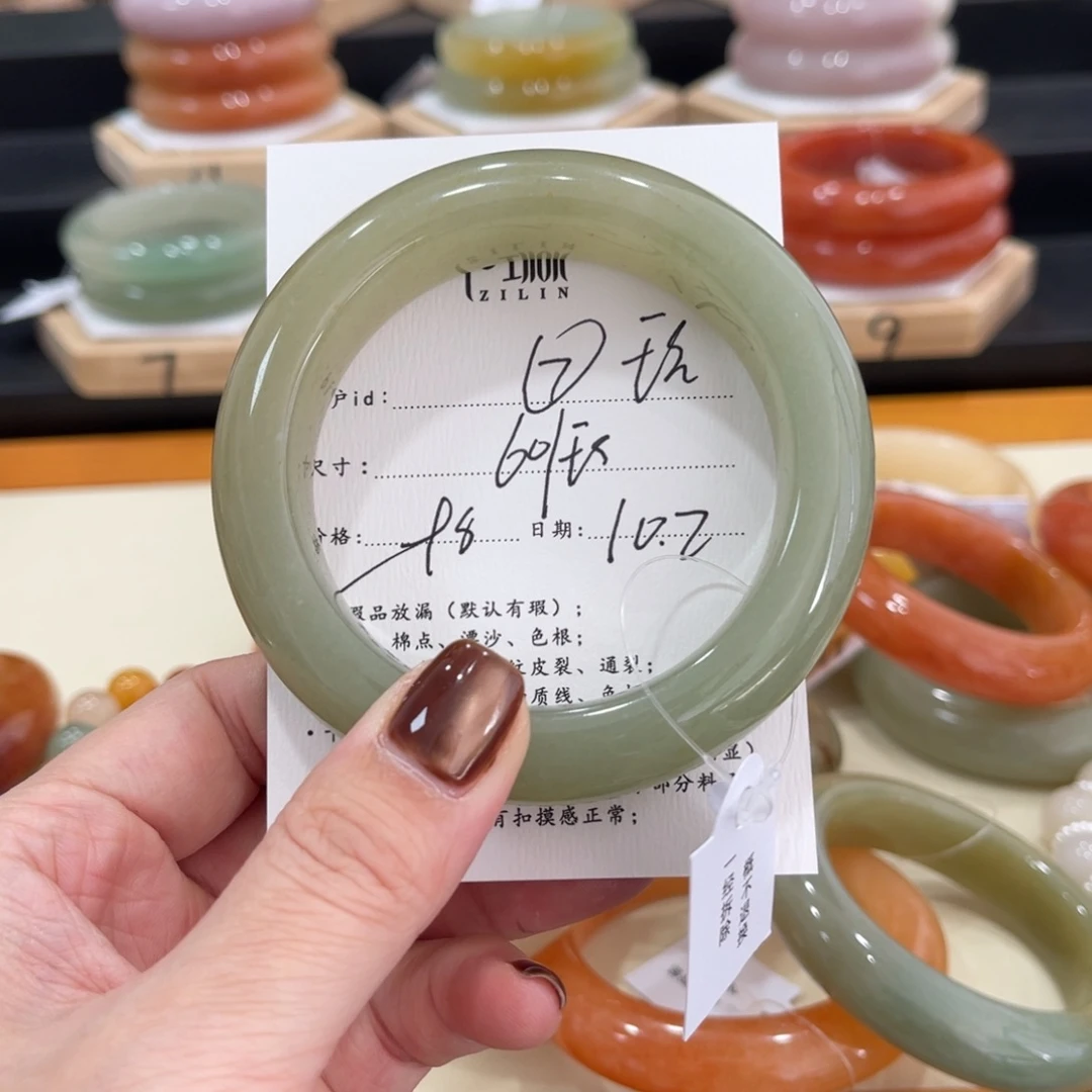 未镶嵌手镯石英质玉