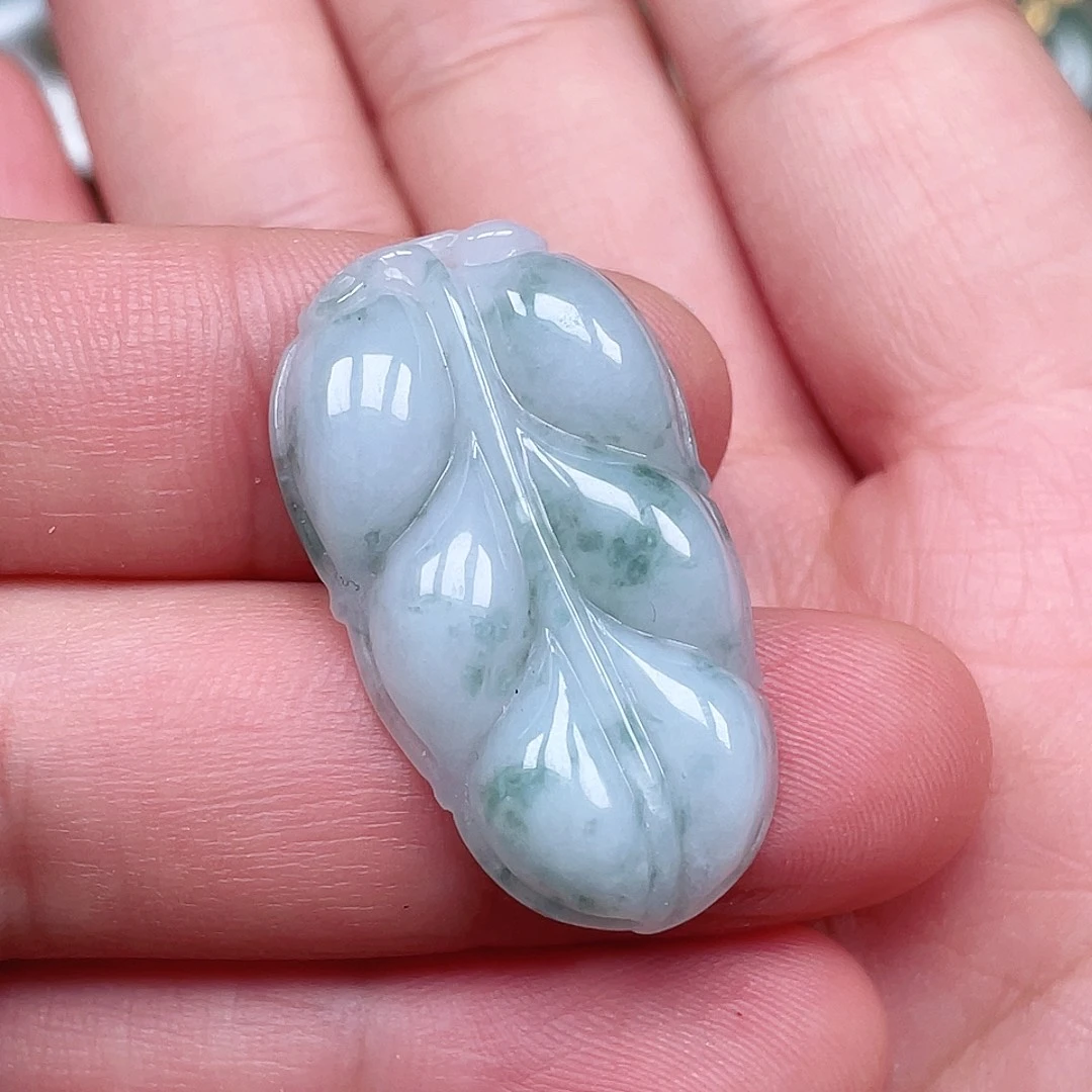 翡翠未镶嵌颈饰叶子