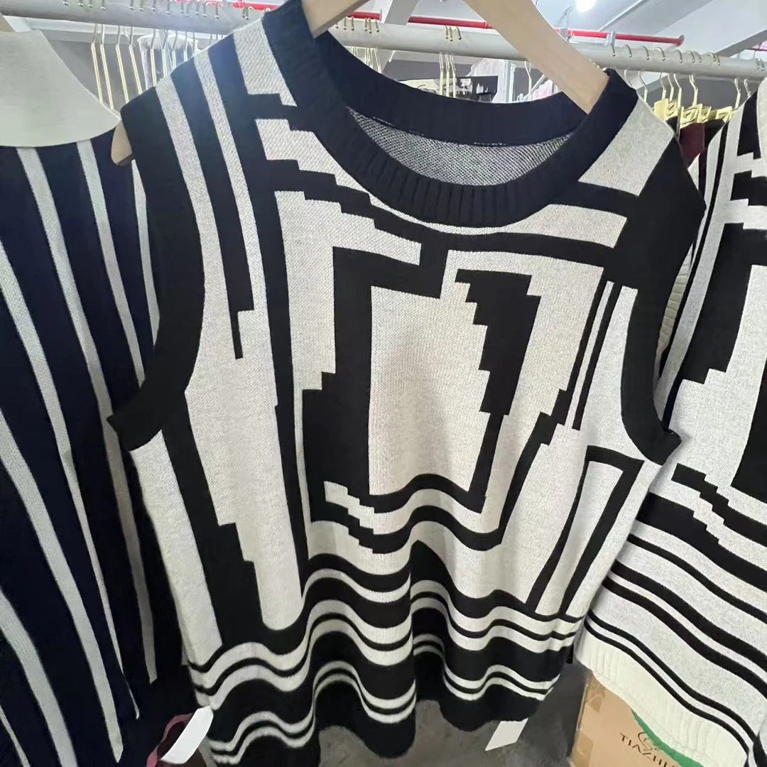 春季上新~时尚经典不规则条纹设计款针织马甲 S9920