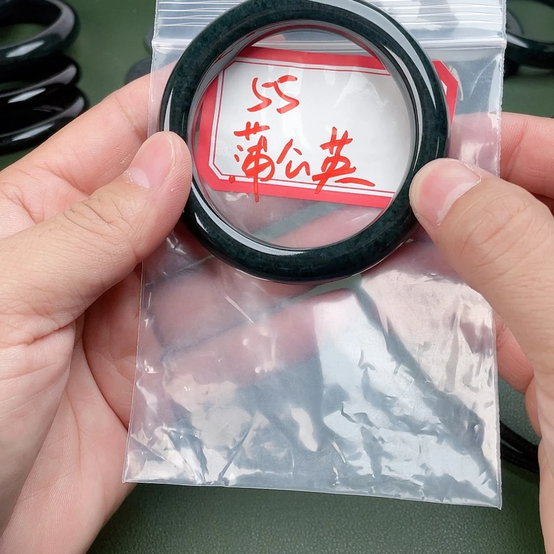 蒲****和田玉未镶嵌手镯