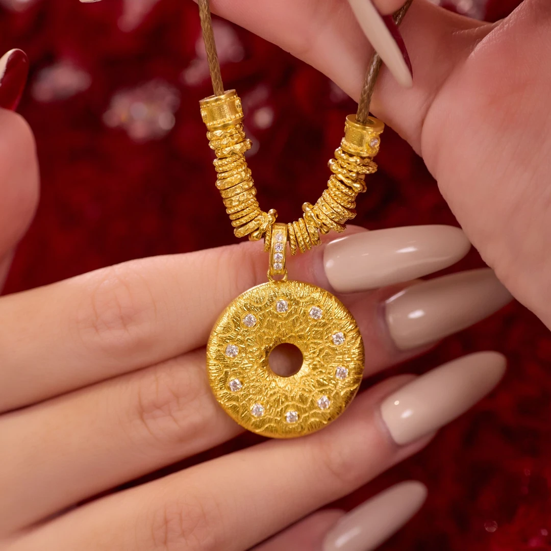 【贞爱福圣诞年终狂欢购】黄金足金大爆款【戗刻祥云平安扣】设计师