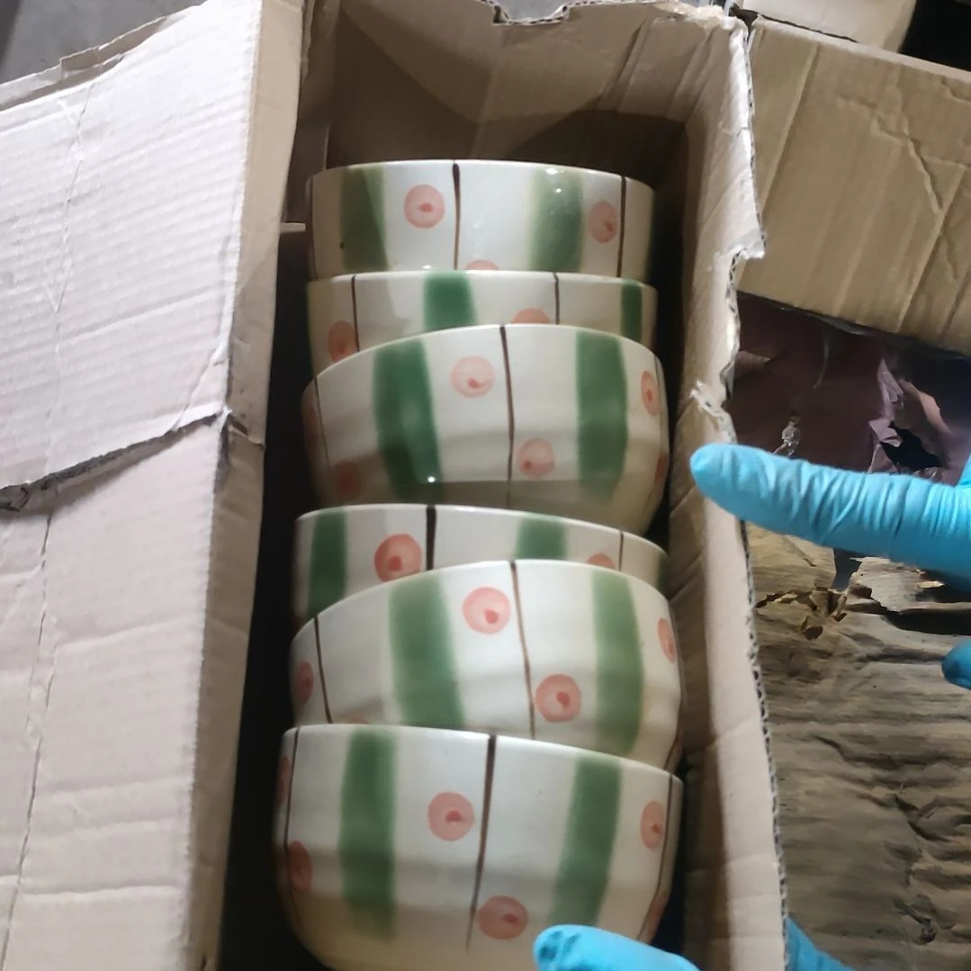 摆件盘子碗茶壶啥都有