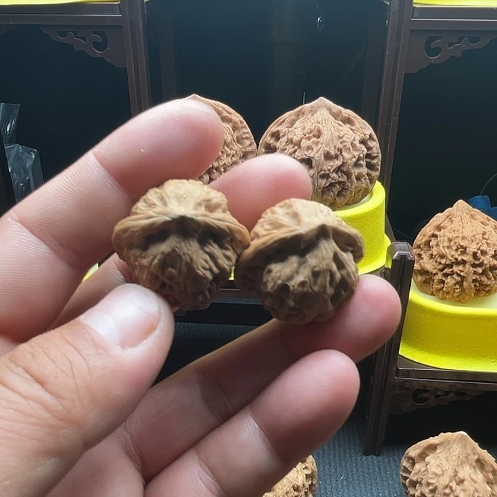 人***n核桃手串/手链小宫灯尖有点黄