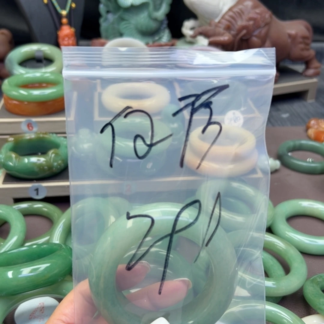 未镶嵌手镯石英岩玉伍*