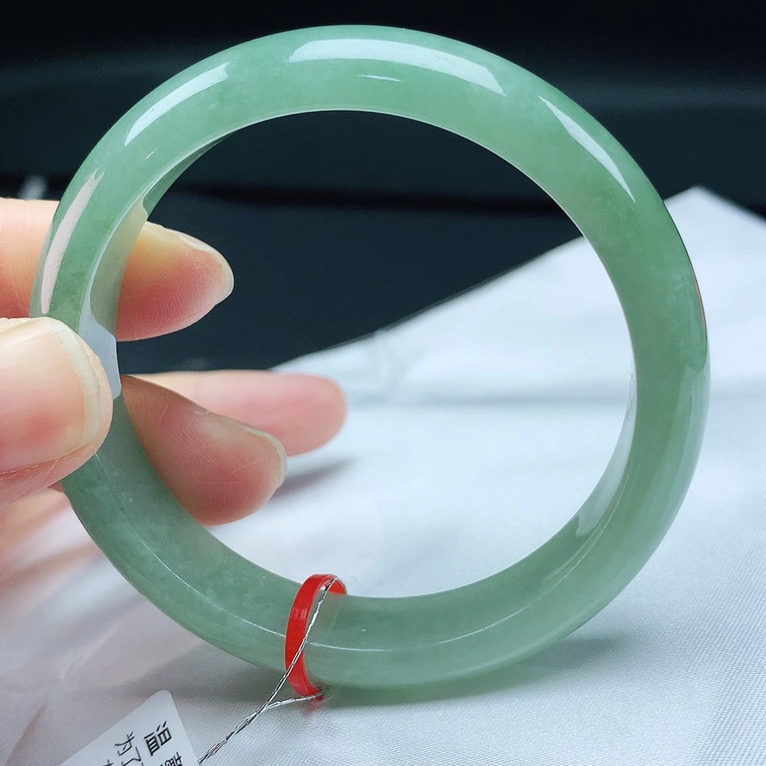 翡翠手镯未镶嵌52圈