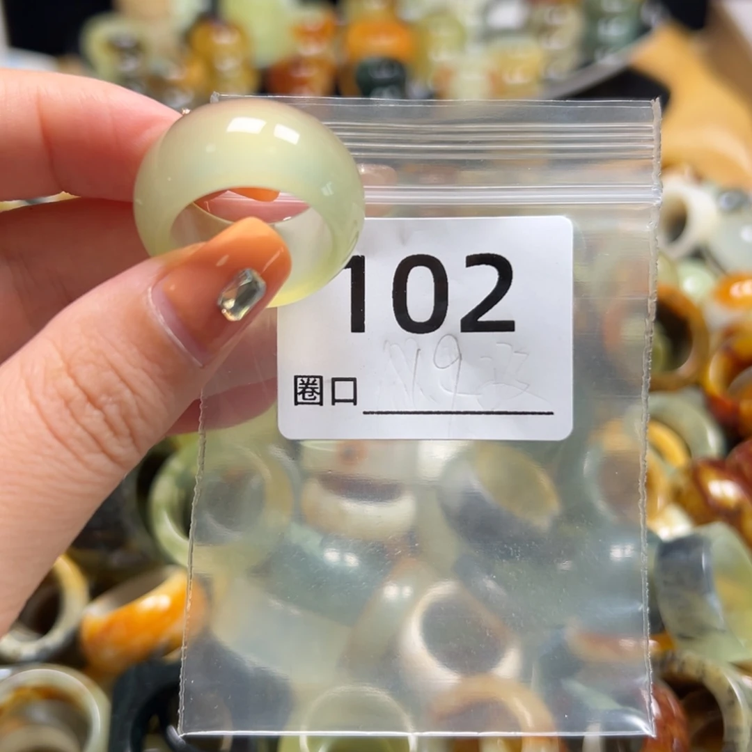 金***萌蛇纹石玉未镶嵌戒指