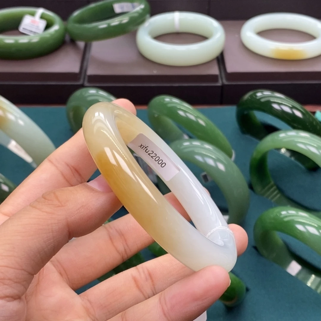 和田玉（碧玉）未镶嵌手镯