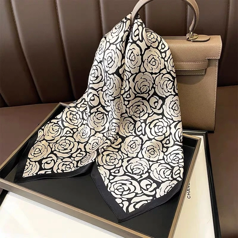 1046 [黑白山茶花] 70*70 丽锦段 时尚小方巾