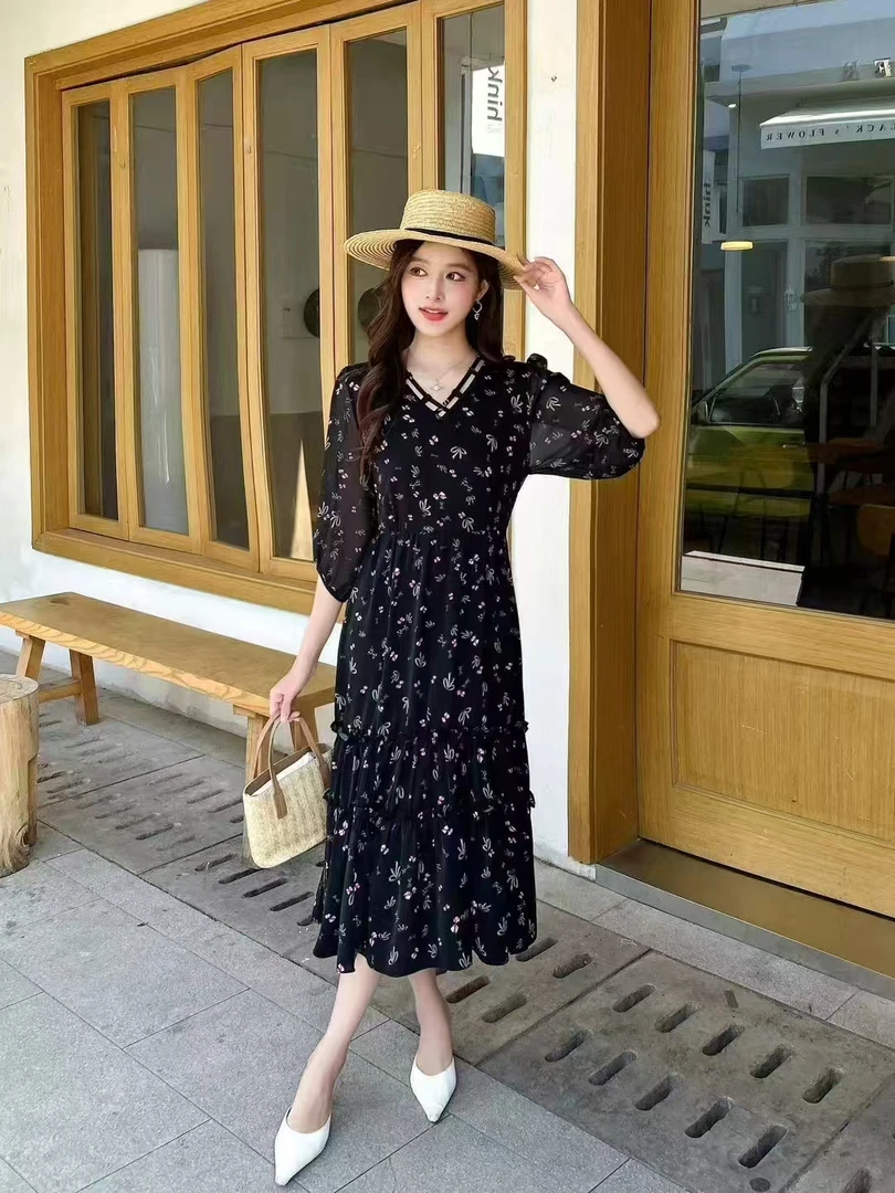 碎花V领气质连衣裙显瘦法式裙子