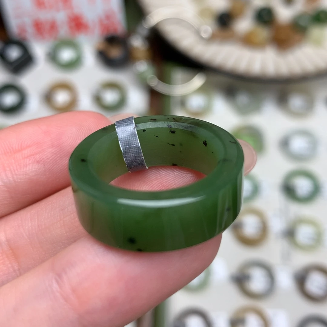 未镶嵌戒指和田玉