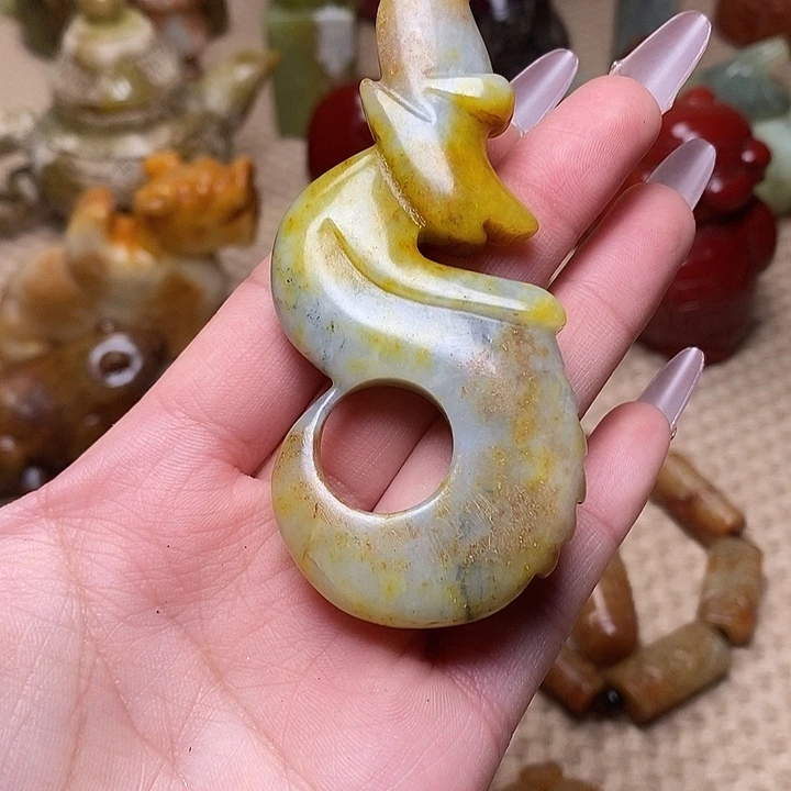 蛇纹石玉未镶嵌颈饰