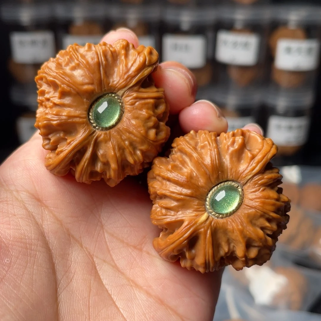 釋***゛文玩核桃吊坠43三角白