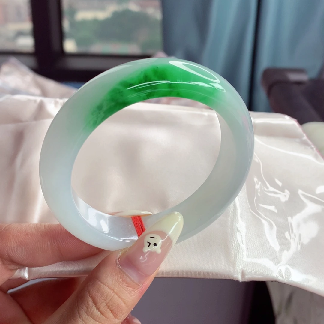 翡翠手镯未镶嵌55辣绿小轮胎 底子细腻 小柒