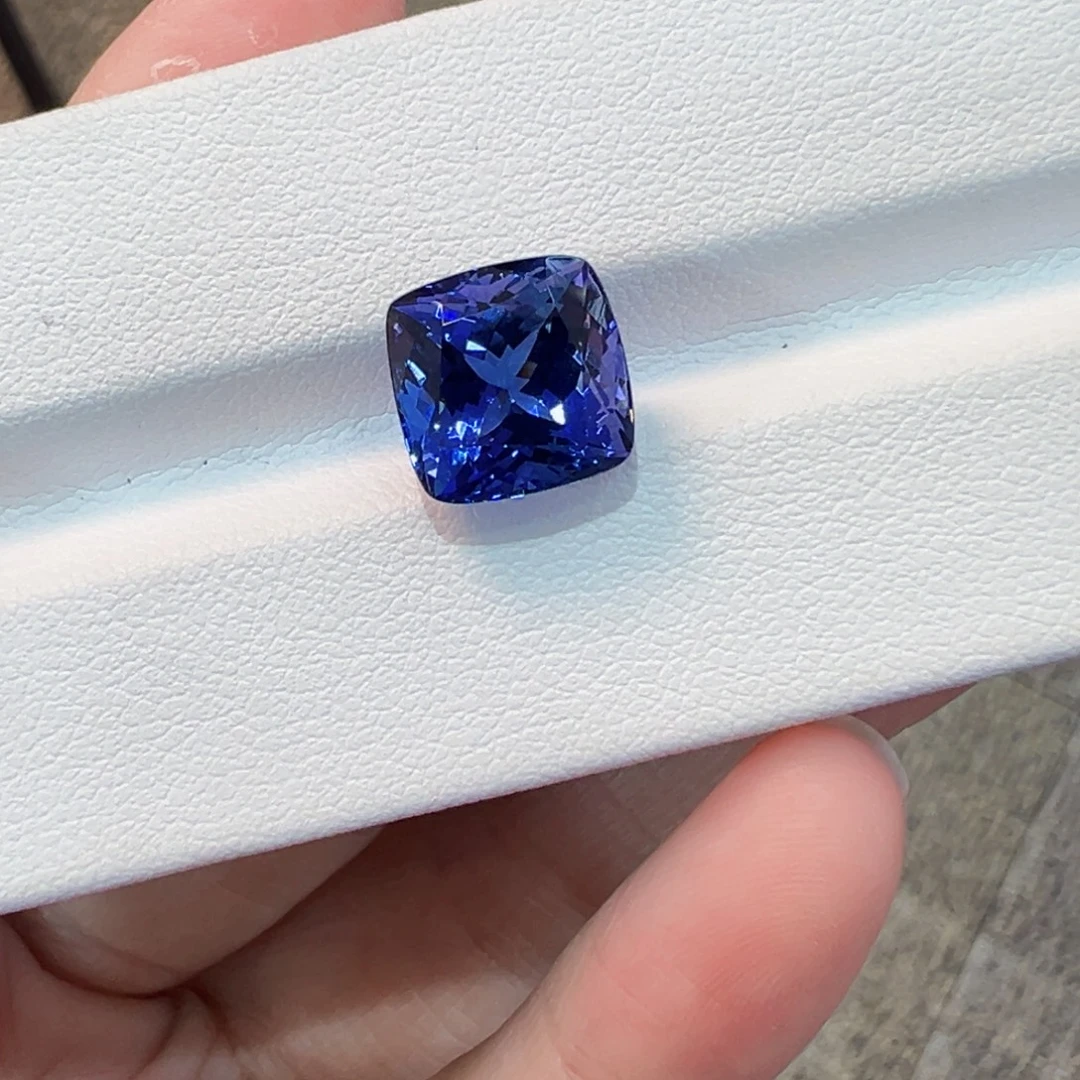 未镶嵌珠宝半成品坦桑石6.5ct4A
