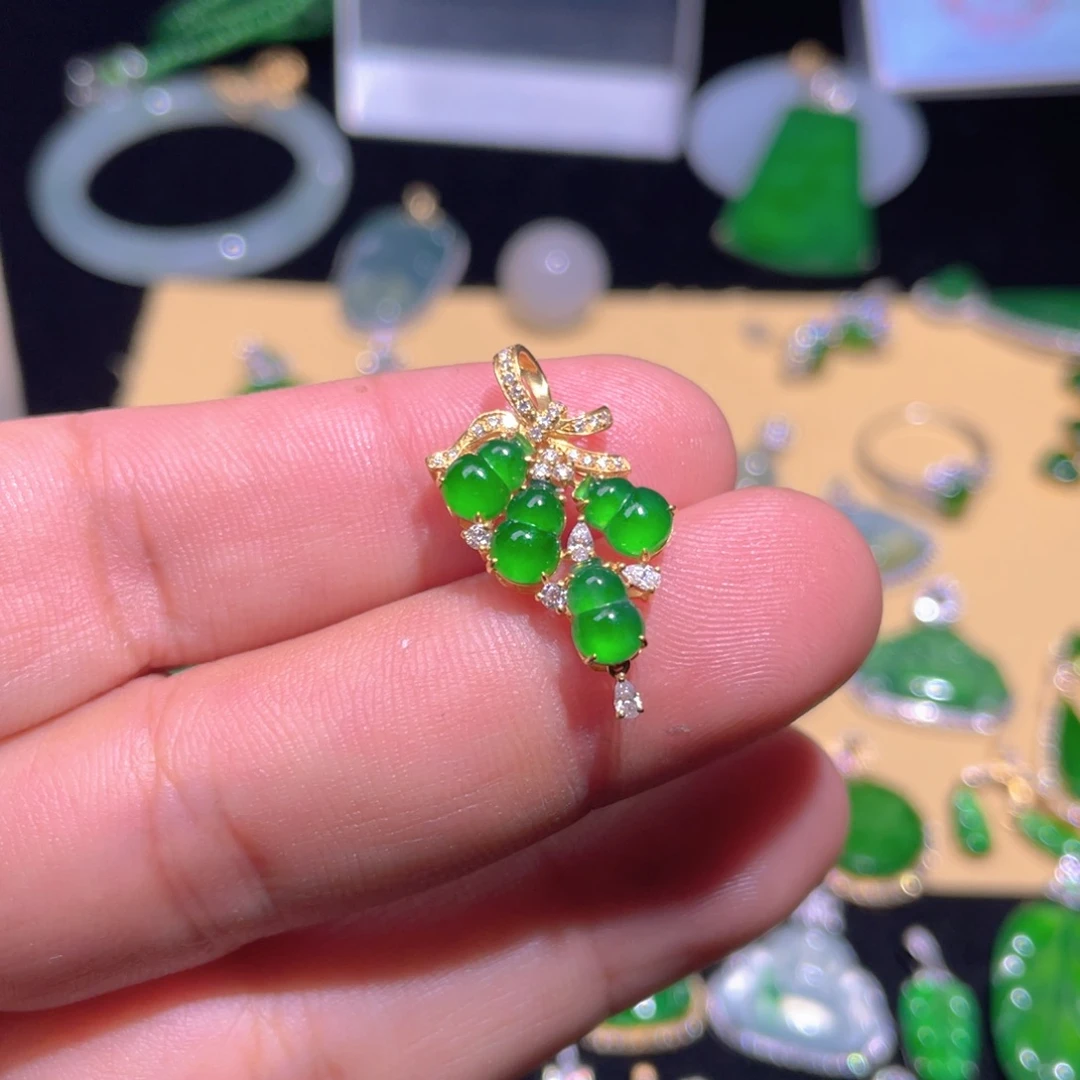 翡翠颈饰18K金镶嵌翡翠