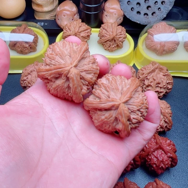 把件文玩核桃白狮子三棱44×43×42.5