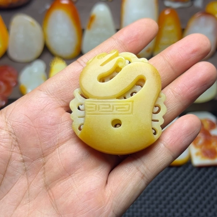 和田玉未镶嵌颈饰