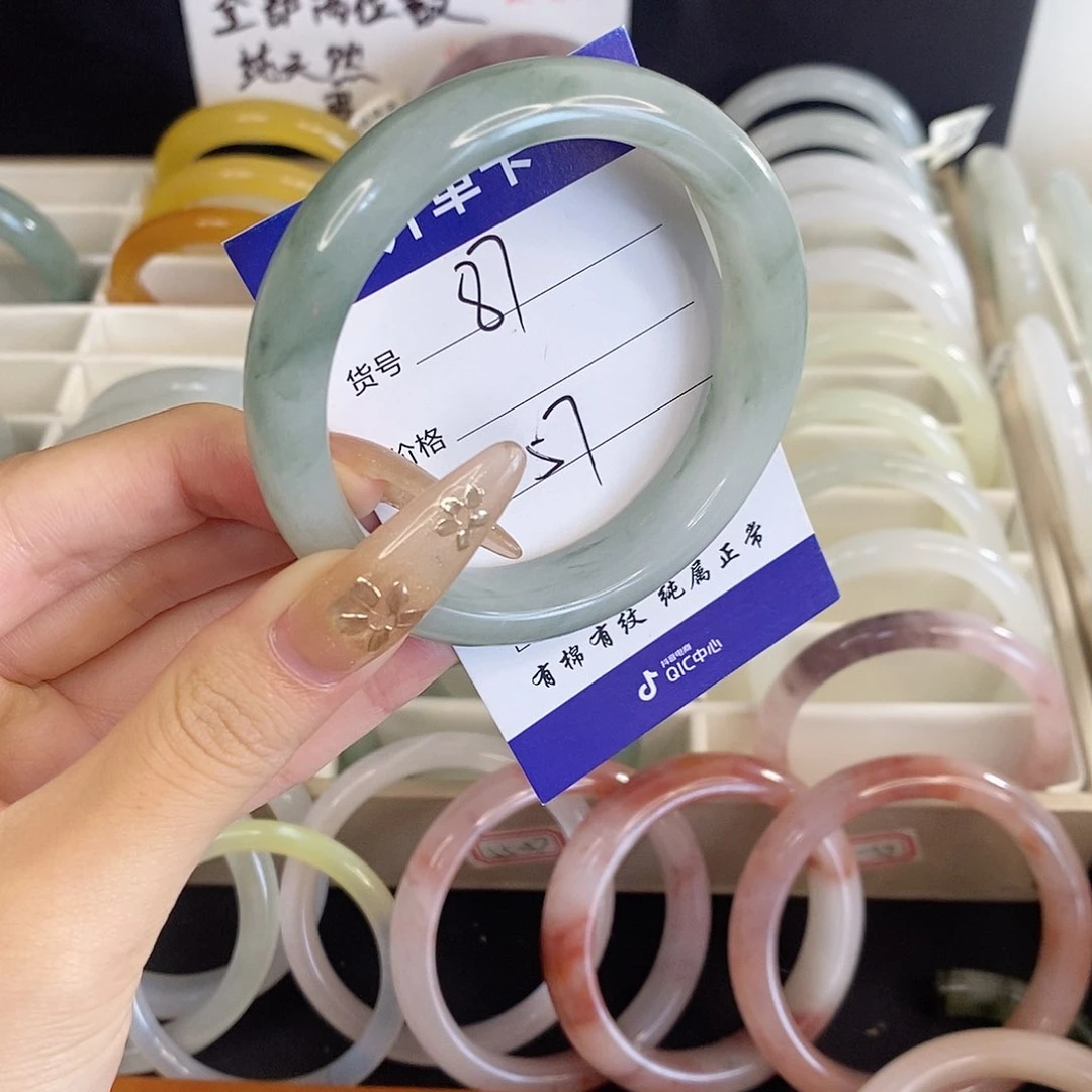 未镶嵌手镯石英质玉L**?