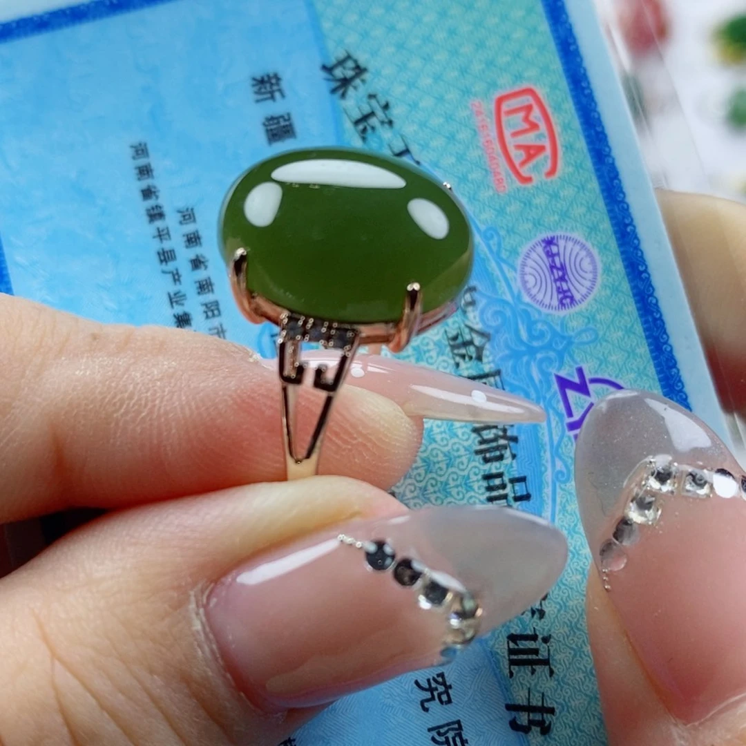 未镶嵌戒指和田玉