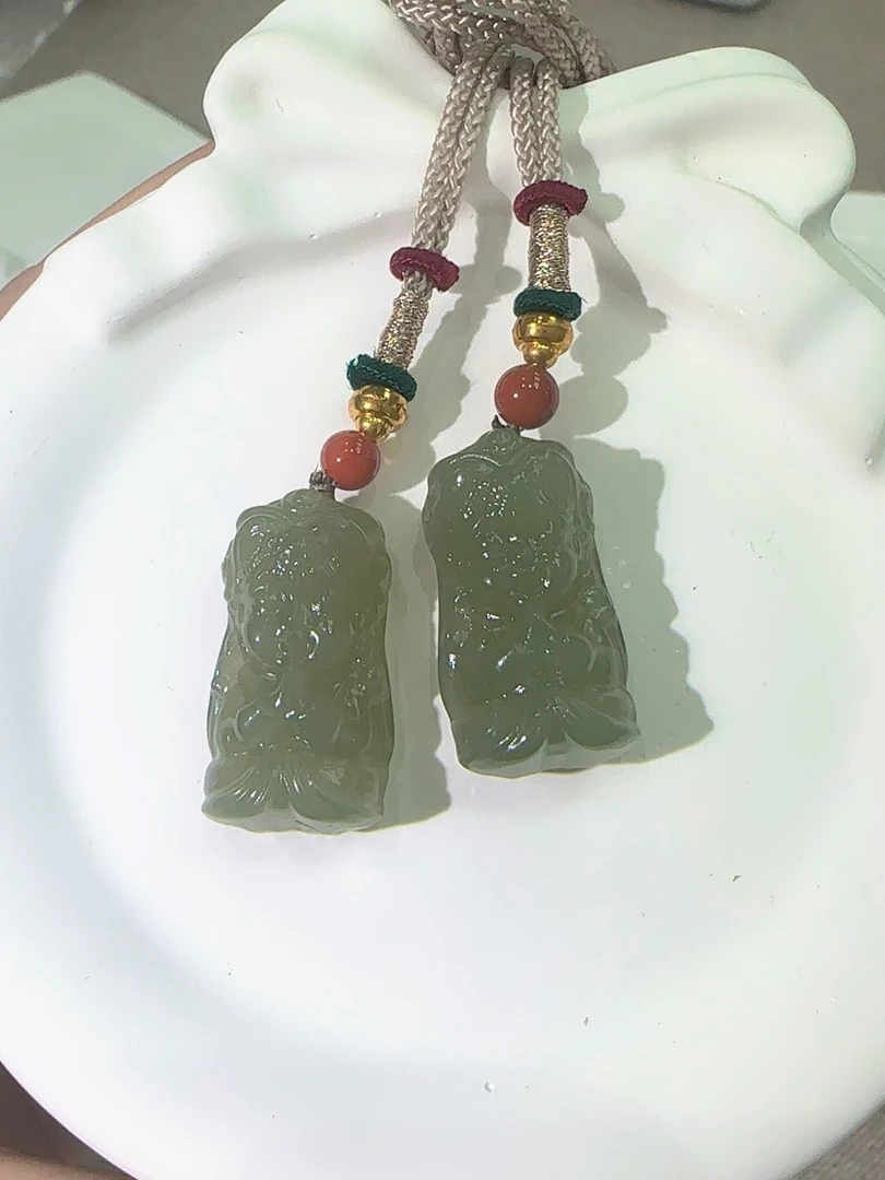 LLJ041天然和田玉扎基拉姆吊坠多样性发其一