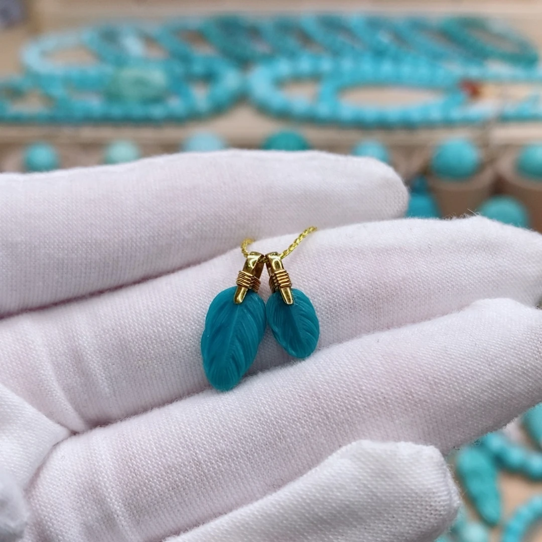 用***8绿松石18K金镶嵌珠宝奇石