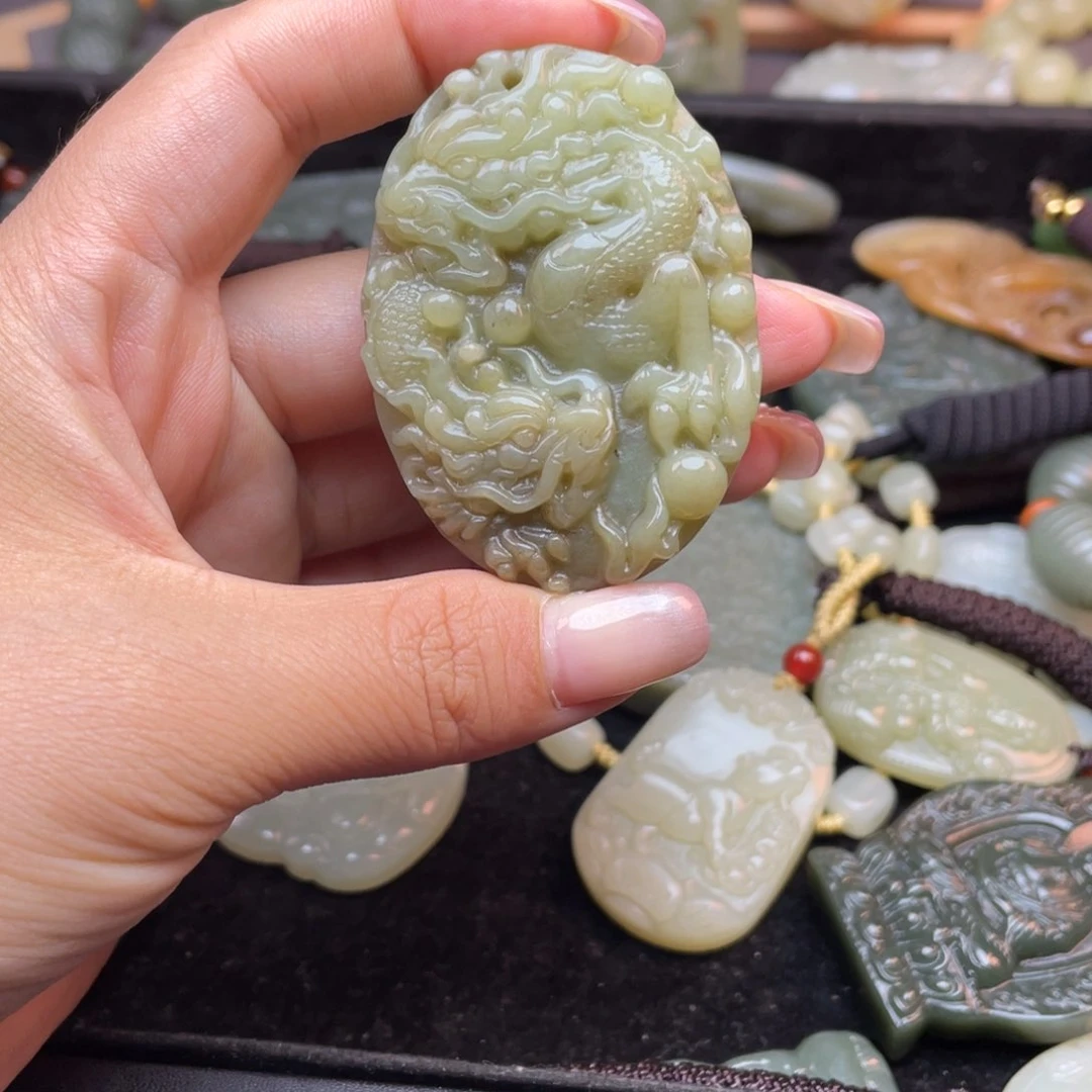 和田玉未镶嵌颈饰