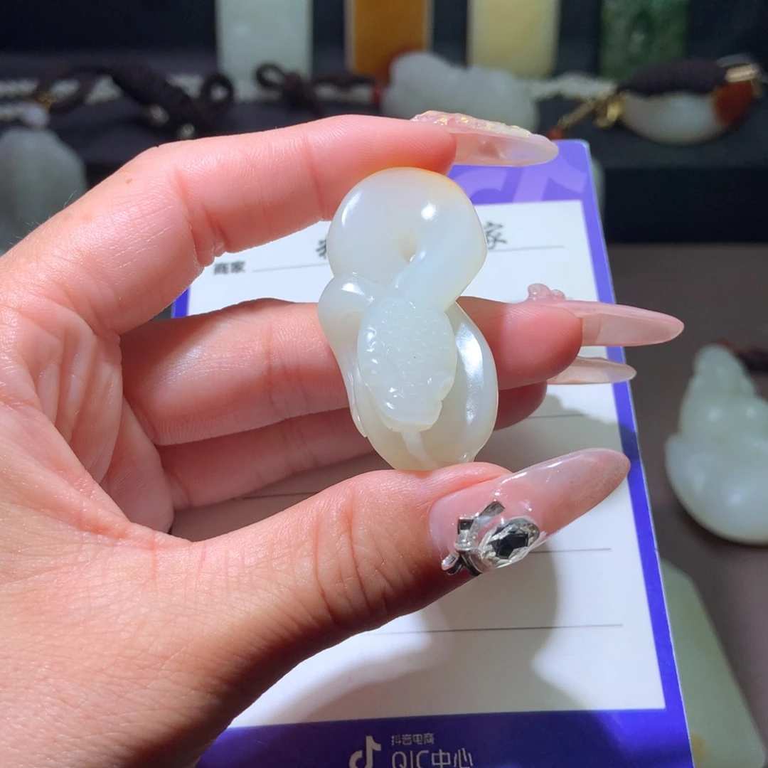 不***华和田玉未镶嵌颈饰